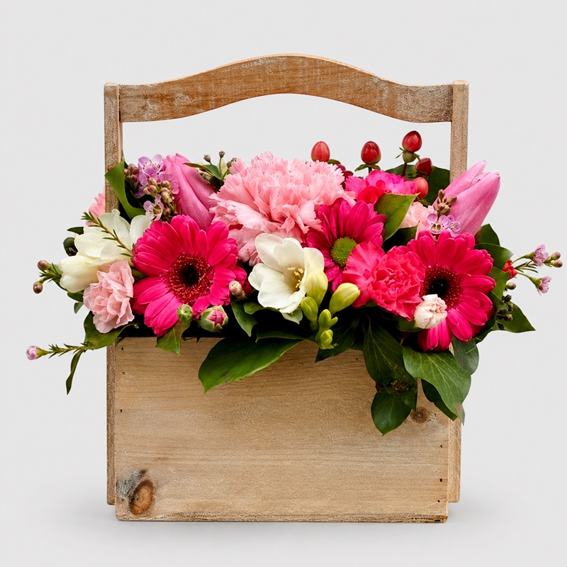 aranjament floral in cutie cu minigerbera si lalele