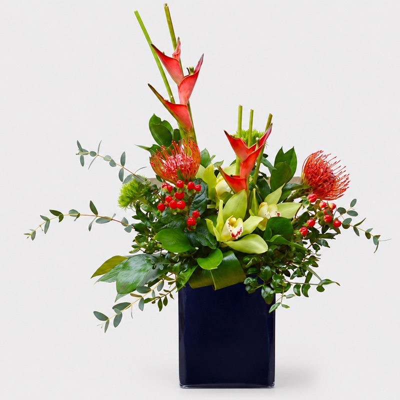 Aranjament corporate cu heliconia, protea si orhidee