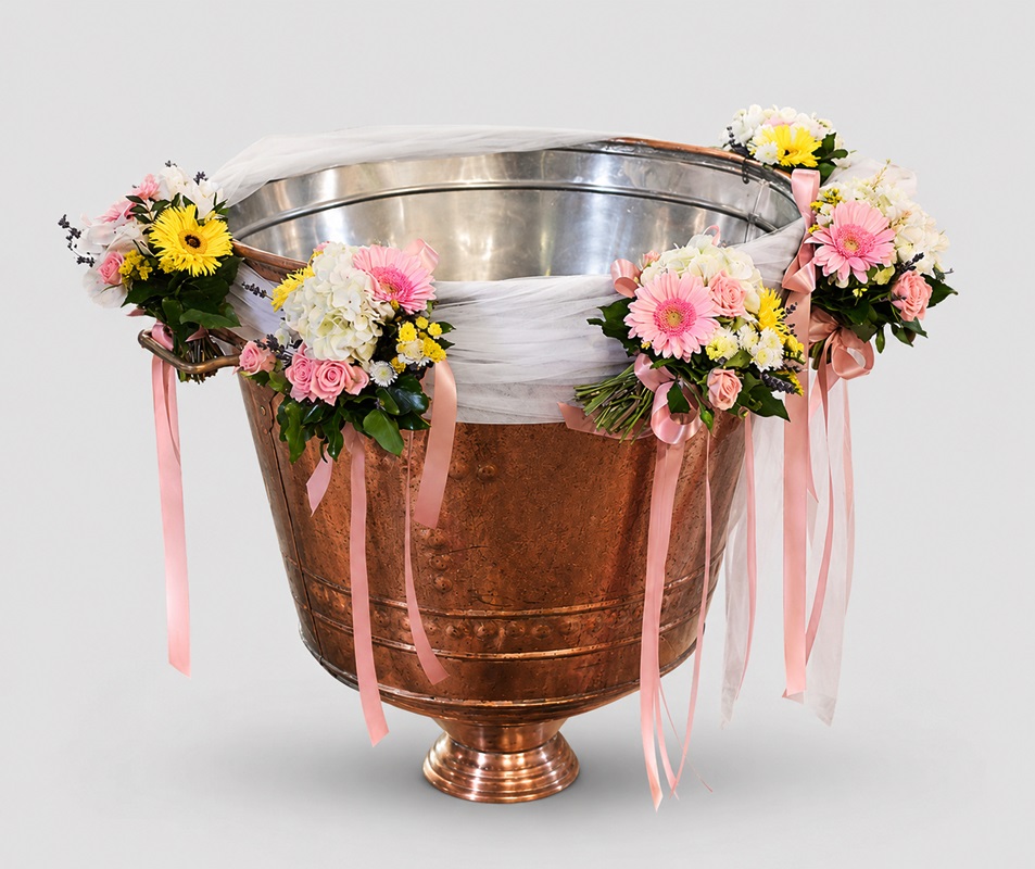 decor cristelnita cu 5 buchetele pe tulle