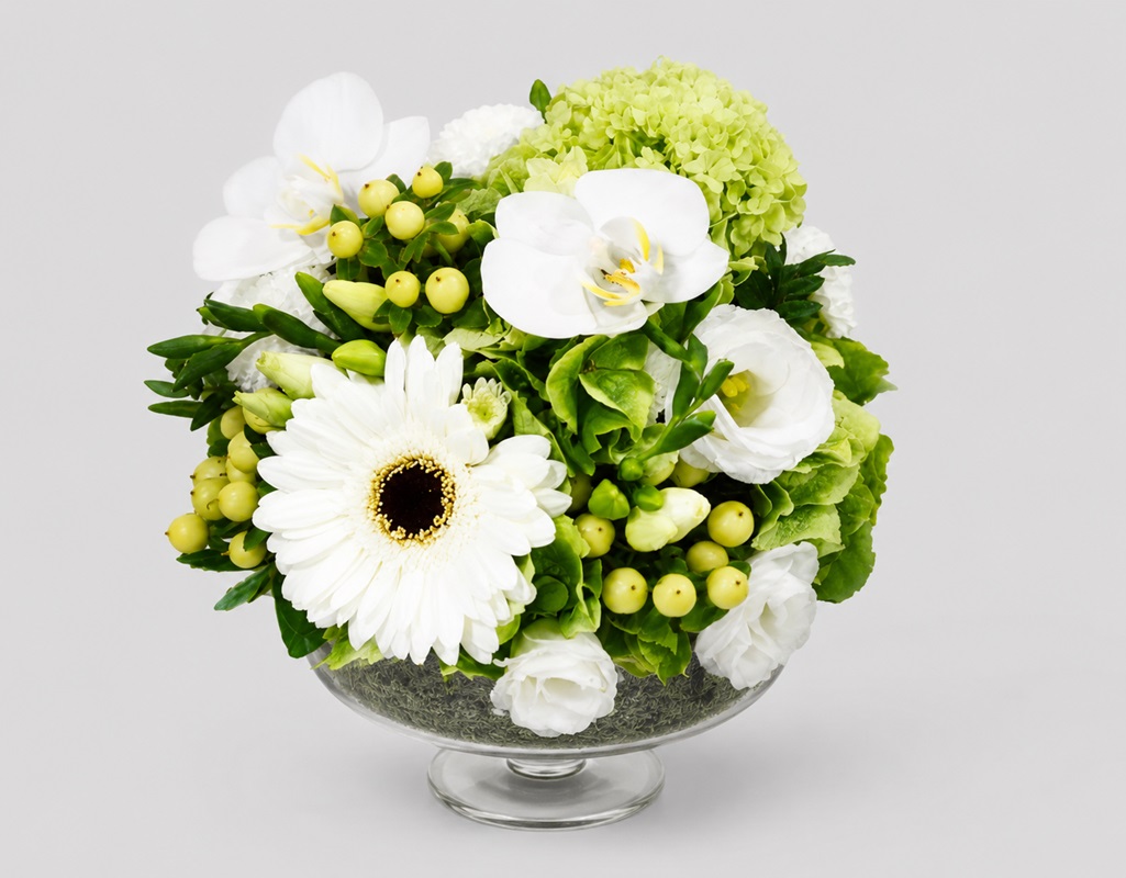 Aranjament de masa cu orhidee hortensie si gerbera mini