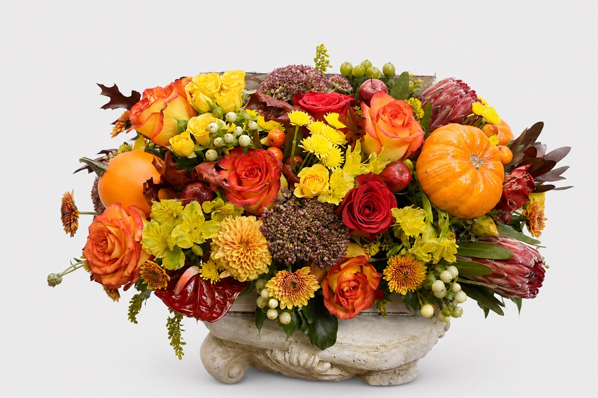 Aranjament floral in cutie cadou cu trandafiri orange si miniroze