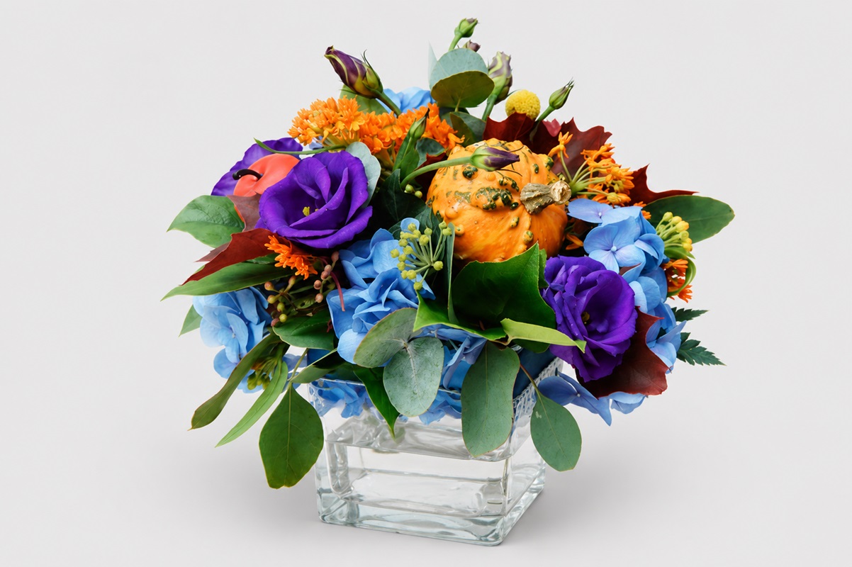 Aranjament floral masa cu lisianthus si hortensie
