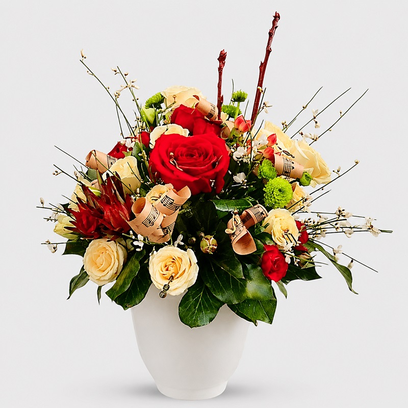 Aranjament floral muzical cu trandafiri si miniroze