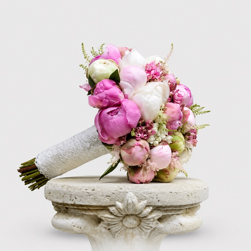 Buchet de mireasa cu bujori in nuante pastel