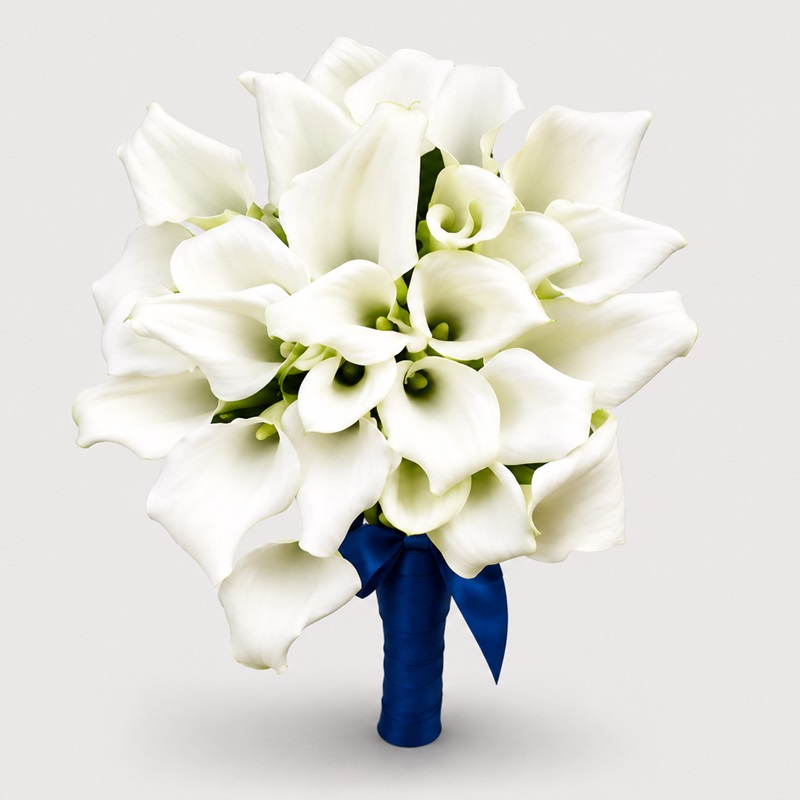 Buchet de mireasa cu cale albe