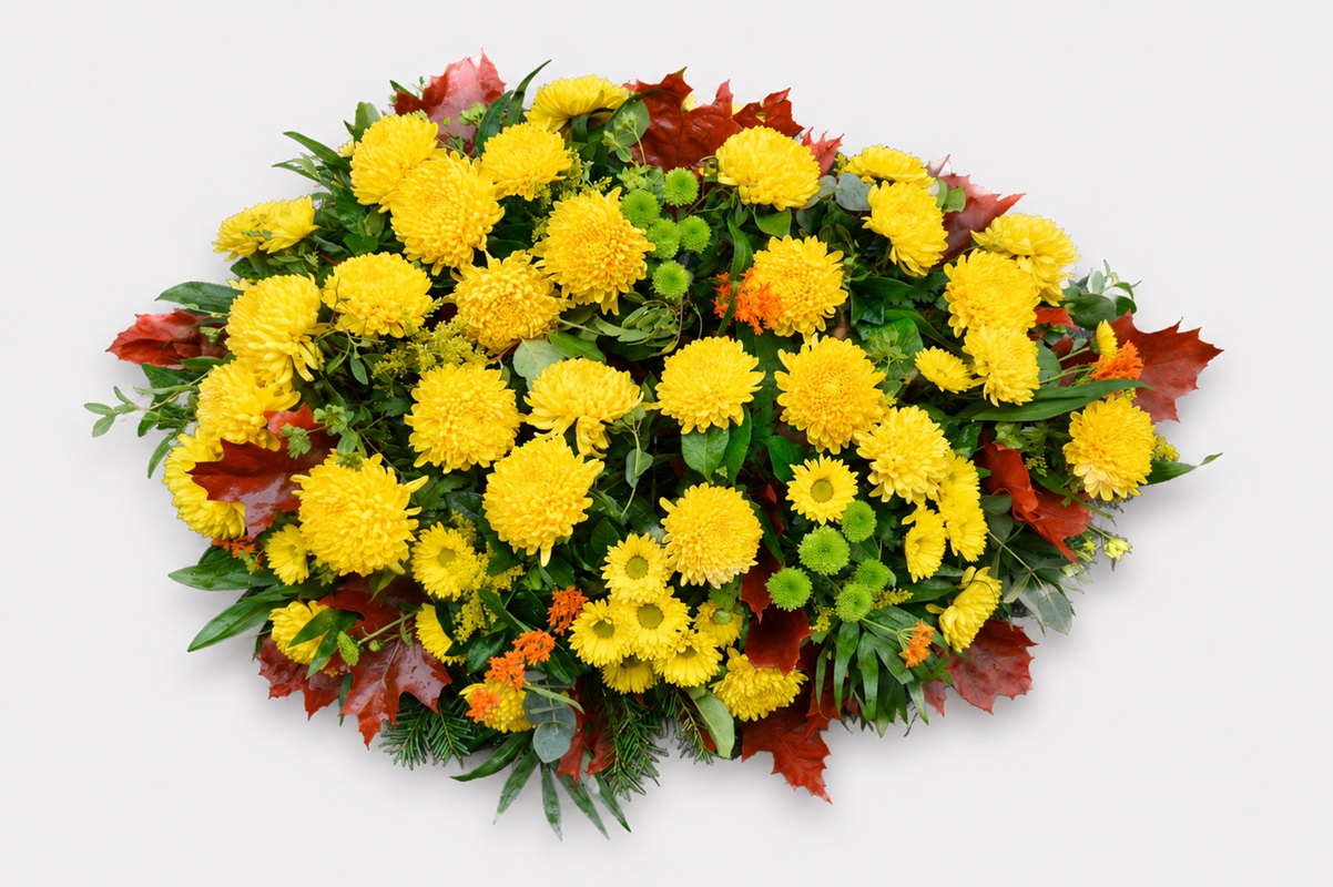 Coroana funerara cu crizanteme galbene si santini verde