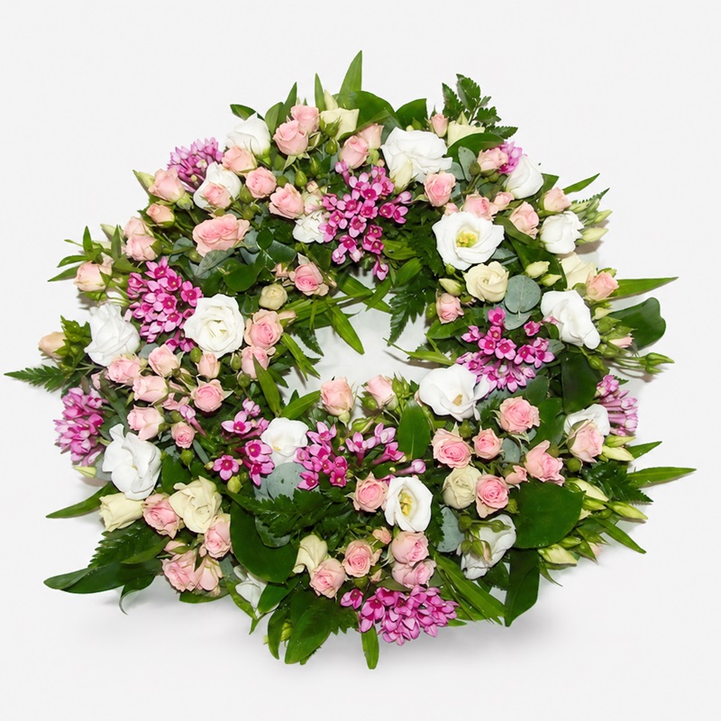 Coroana funerara cu miniroze si lisianthus