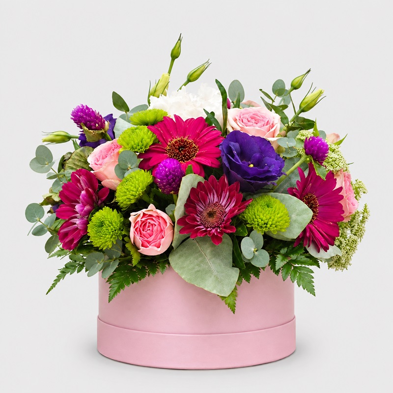 Aranjament floral cu miniroze si lisianthus Cutia Colorata