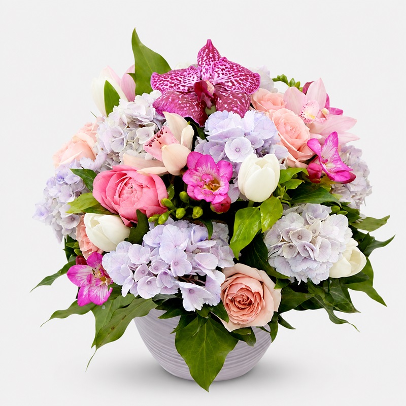 Aranjament floral cu lalele si orhidee Deliciul Inimii