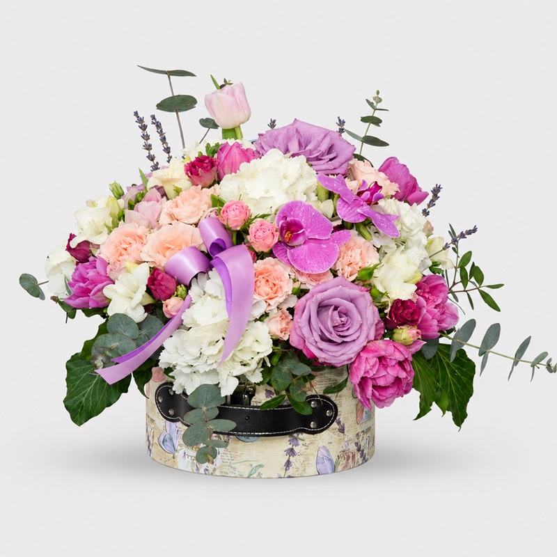 Aranjament floral cu trandafiri si lalele Fantezie in culori pastelate