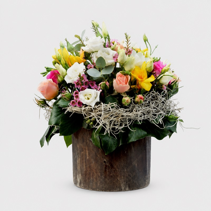 aranjament floral cu frezii si lalele galbene