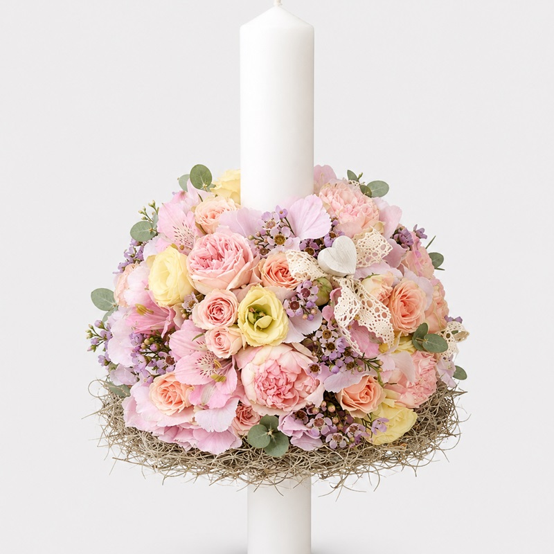 Lumanare botez cu hortensii, miniroze si lisianthus