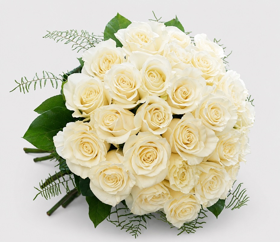 buchet cadou cu trandafiri albi