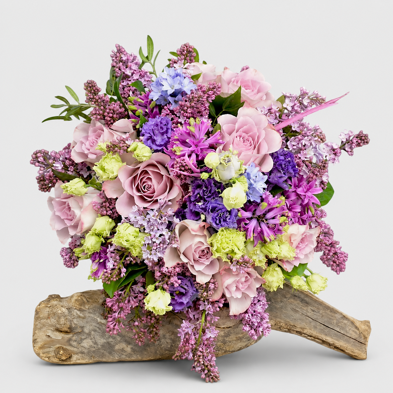 Buchet cadou cu liliac, zambile si liliac