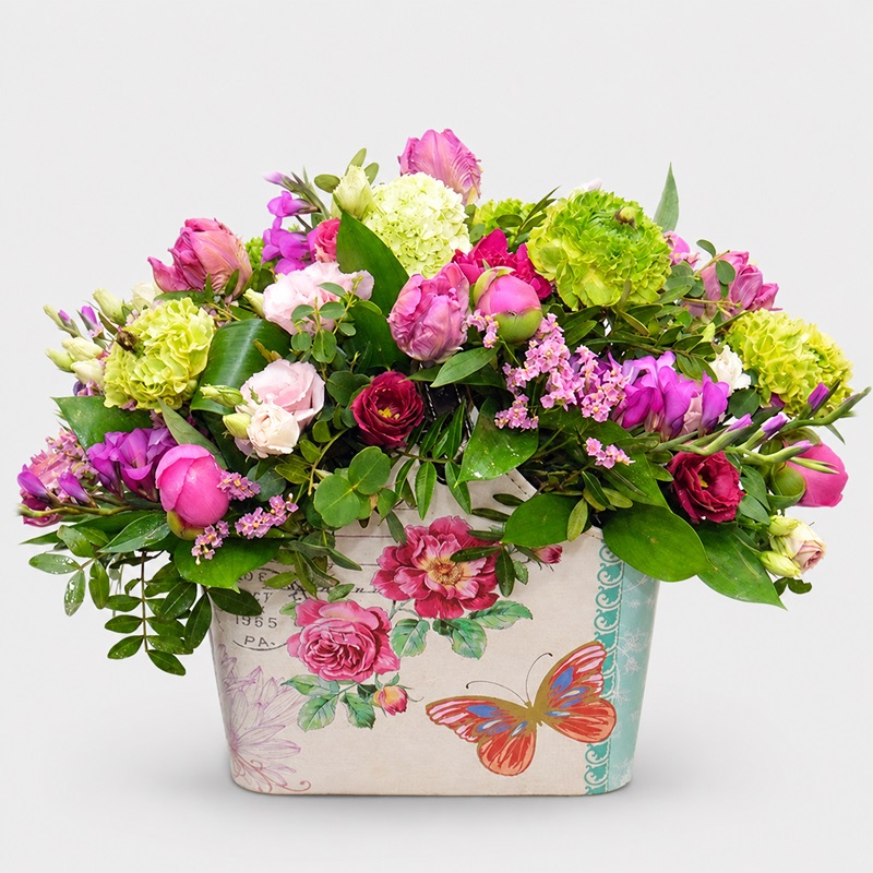 Aranjament floral cu lalele si ranunculus Mov Pastel