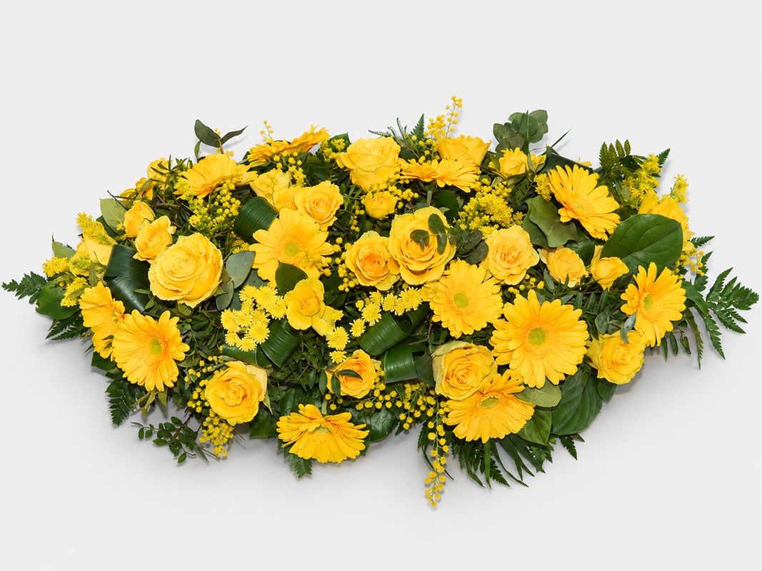 Aranjament funerar cu flori galbene