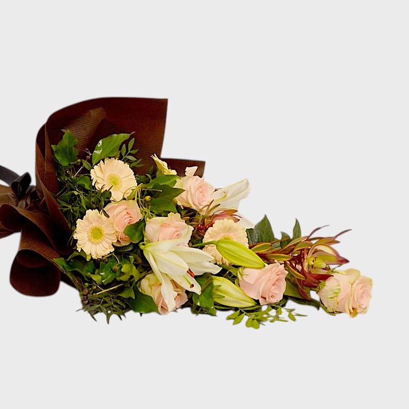 Buchet funerar cu crini si gerbera mini