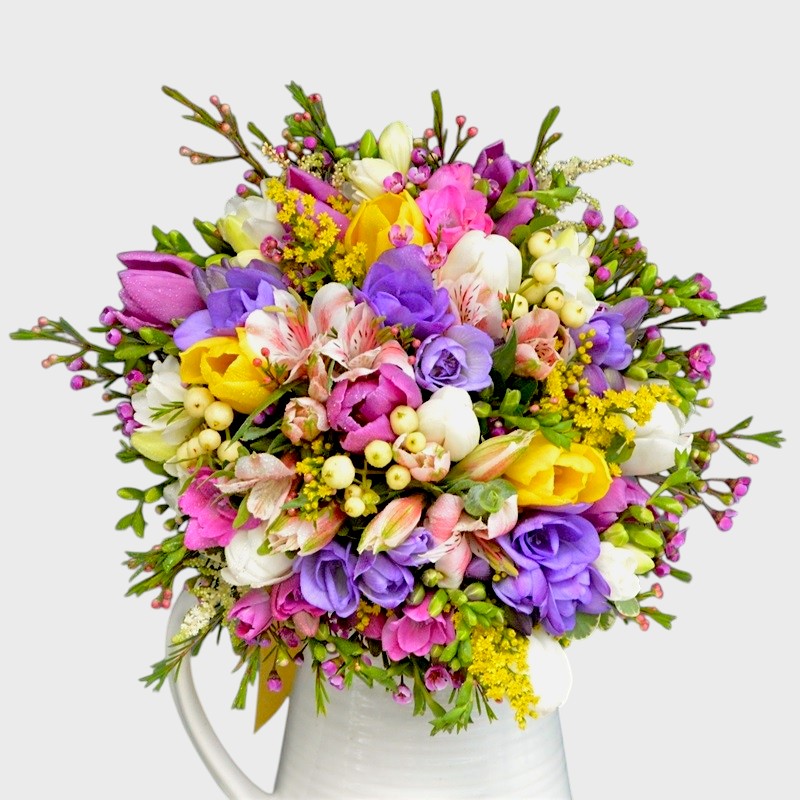 buchet de mireasa cu flori de primavara colorate