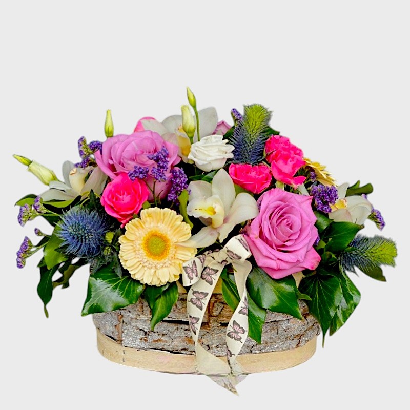 Aranjament floral cu trandafiri si orhidee cymbidium