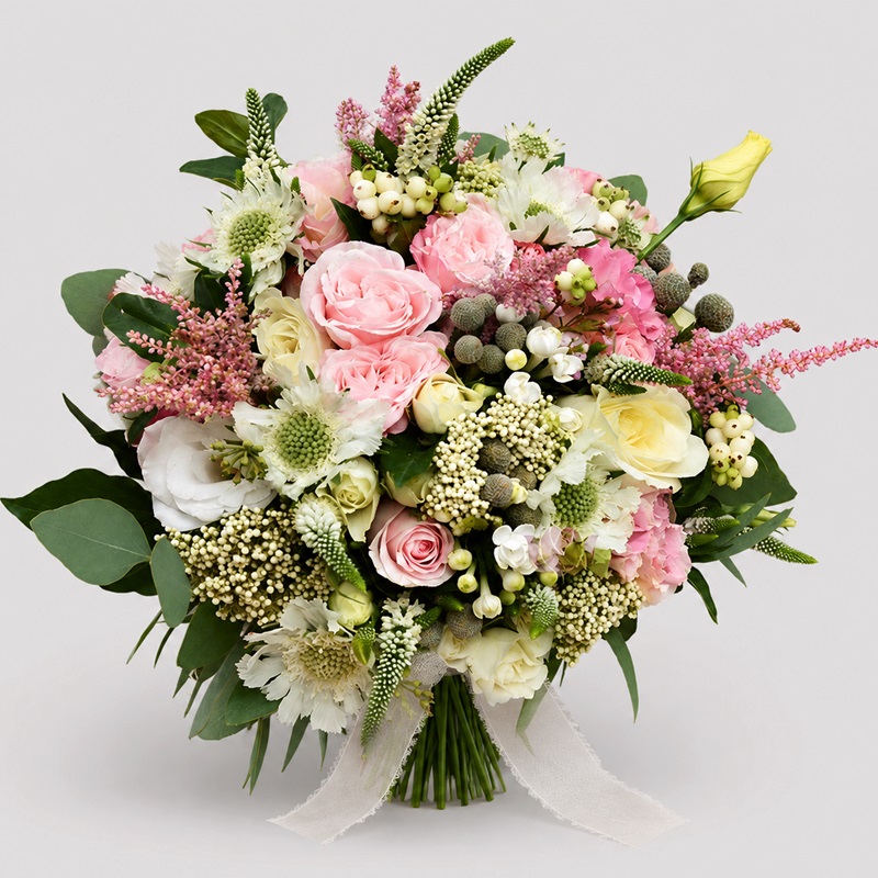Buchet de mireasa cu miniroze roz si crem Sweet Delight