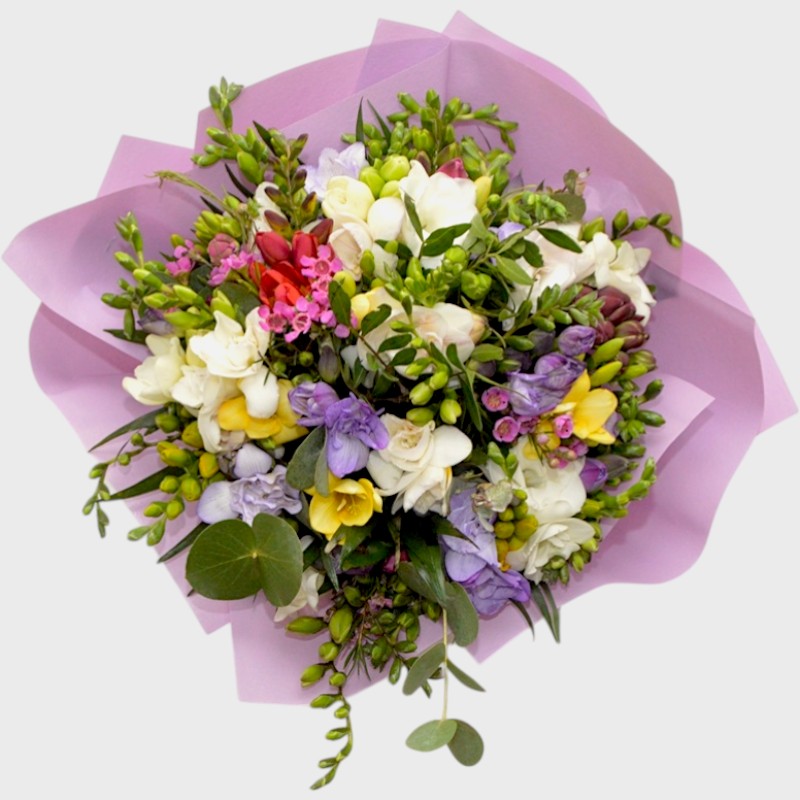 buchet cu frezii multicolore