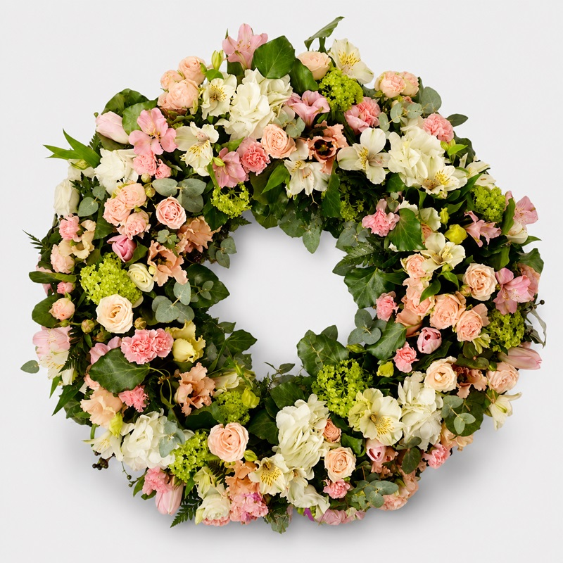 Coroana funerara culori pastel cu miniroze si hortensii