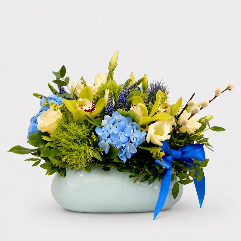 Aranjament floral cu hortensii si orhidee Blue