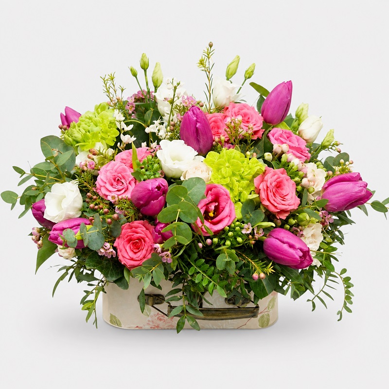 Aranjament floralin cutie cu lalele si miniroze O Primavara Colorata