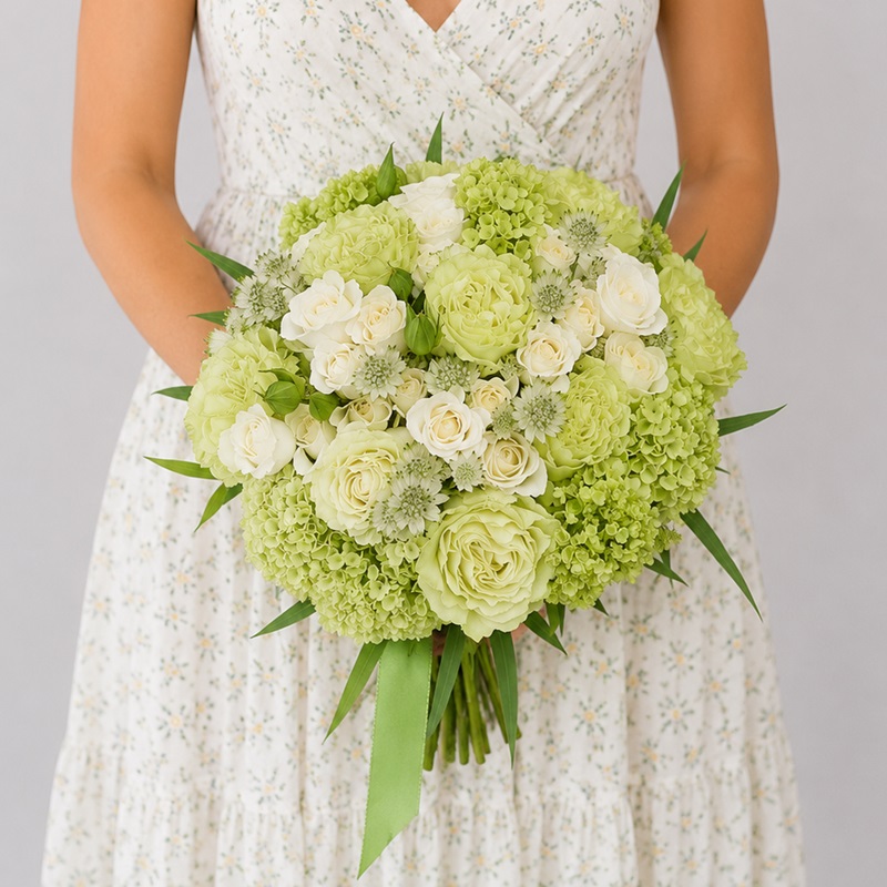 Buchet de mireasa cu trandafiri si miniroze albe Perfect White