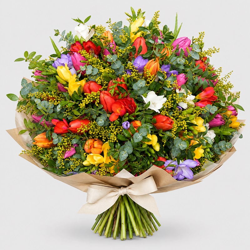 Buchet cadou cu 101 lalele si frezii Primavara in culori