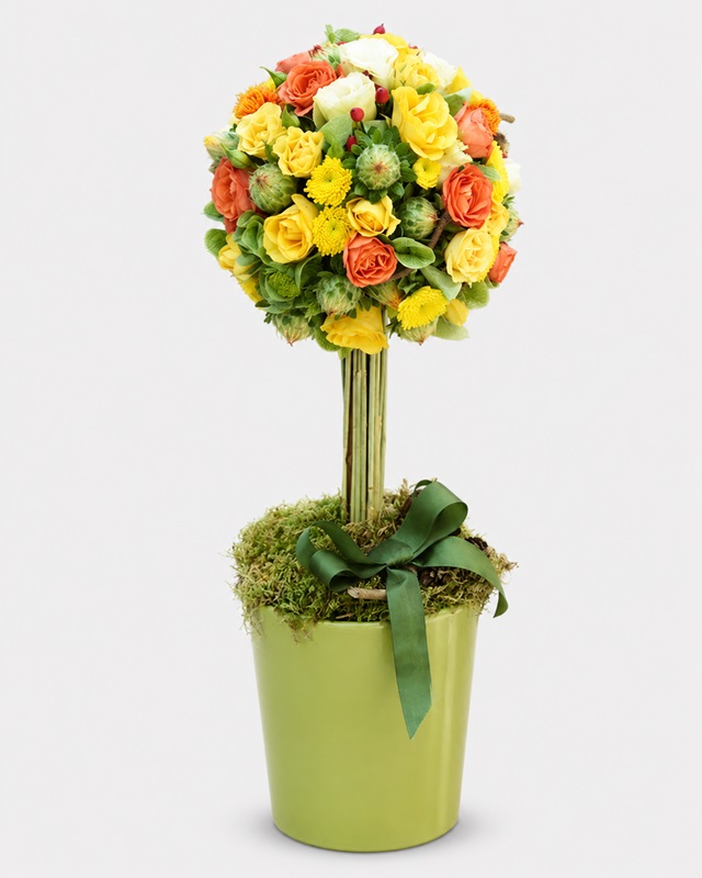 aranjament floral pomisor cu miniroze galbene si portocalii