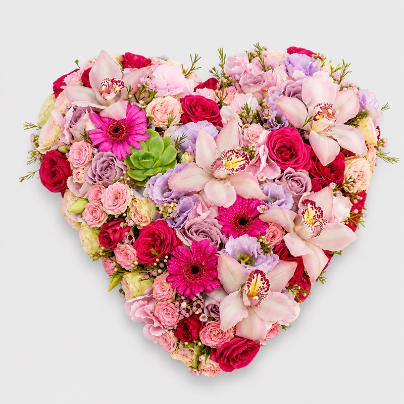 Aranjament floral inima cu orhidee si trandafiri Amore