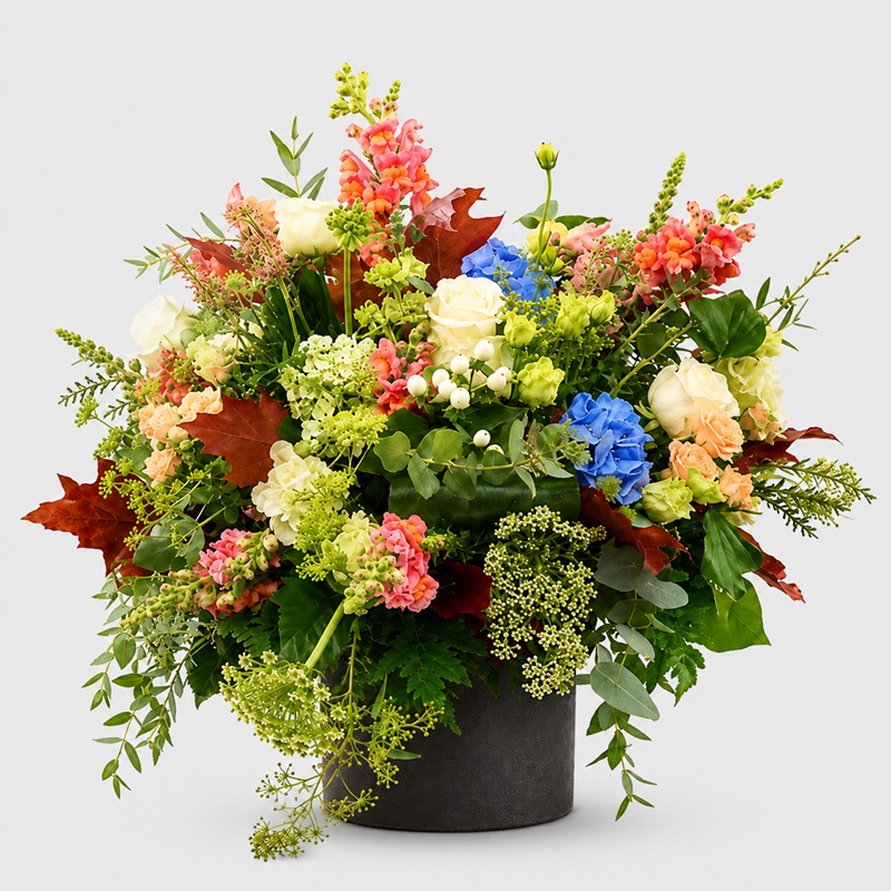 Aranjament floral cu hortensii si trandafiri Extaz
