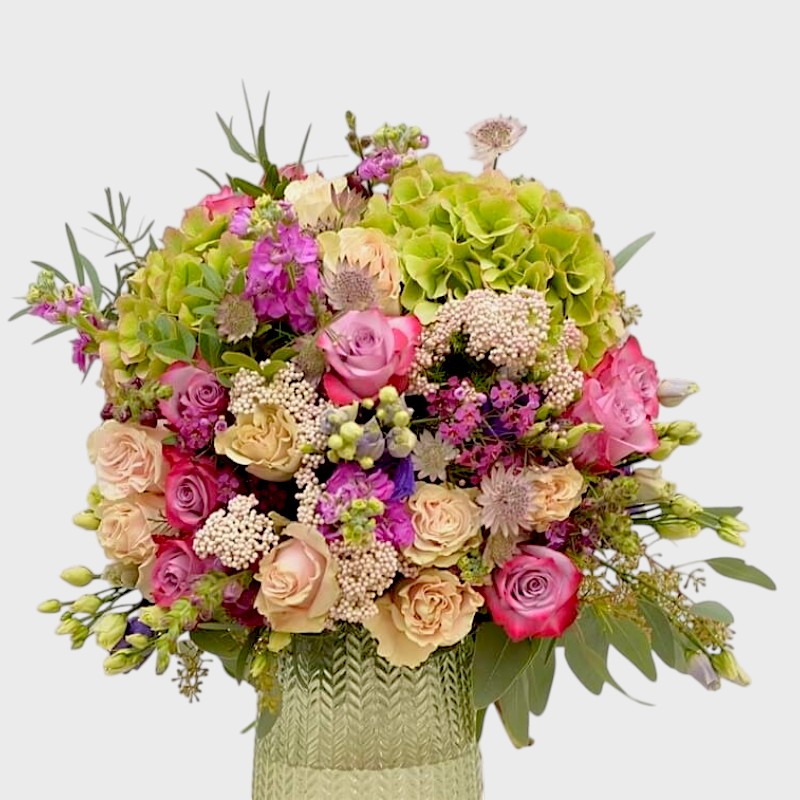 Buchet cadou cu trandafiri si lisianthus Royal