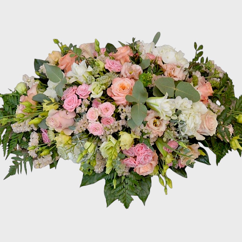 Aranjament funerar de sicriu cu trandafiri roz