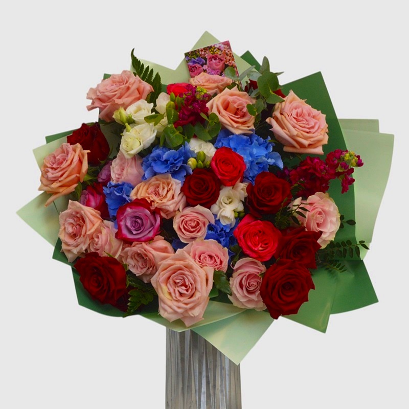 buchet hortnesie si trandafiri Bubblegum Floral