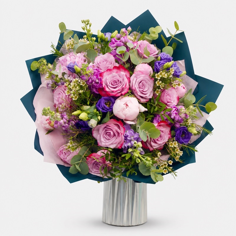 buchet de trandafiri si bujori in nuante de roz