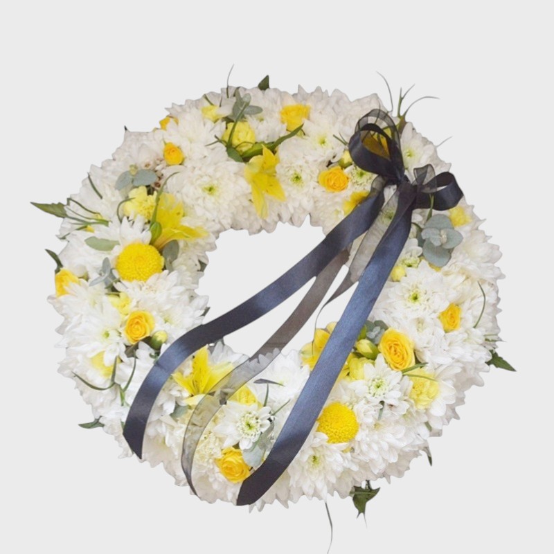 Coroana funerara cu crizanteme, miniroze si alstroemeria