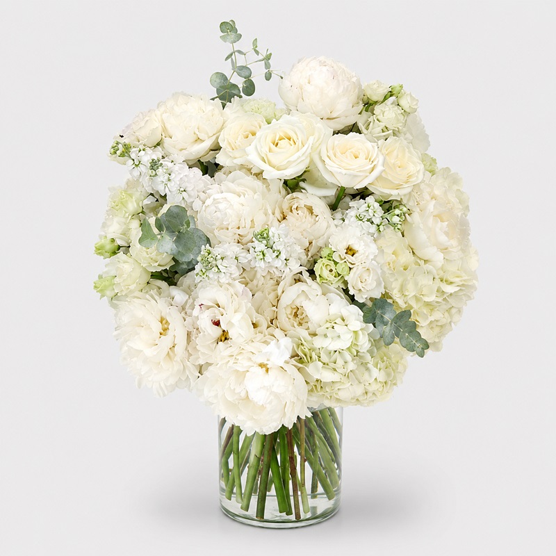 Buchet bujori albi, trandafiri si hortensii elegant
